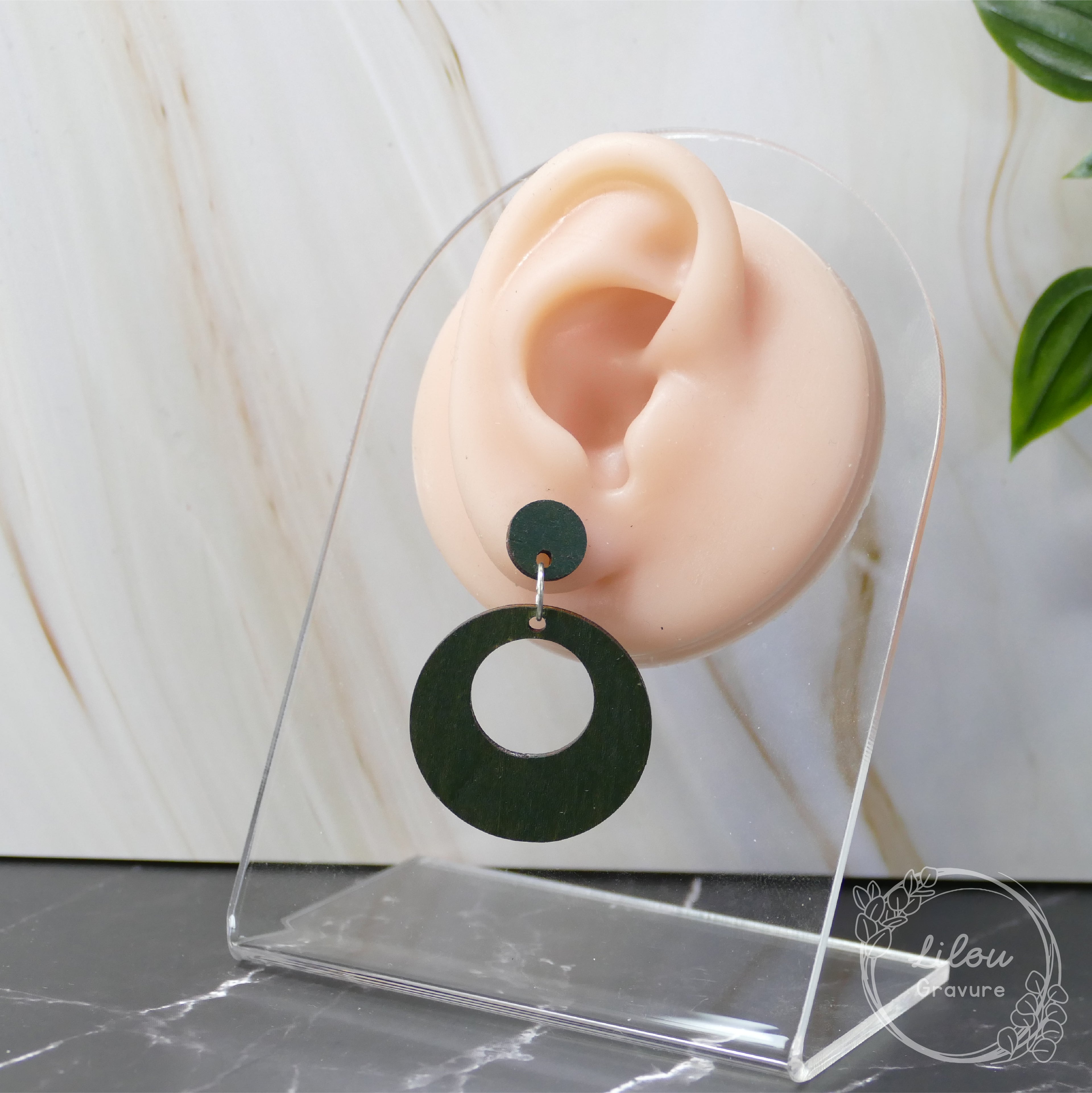 Boucles d’oreilles pendantes en bois peint, modèle Aria coloris kaki, artisanat