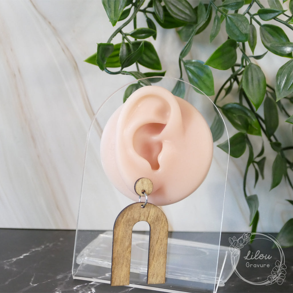 boucle d’oreille pendante en bois brut – forme graphique – bois peint artisanal