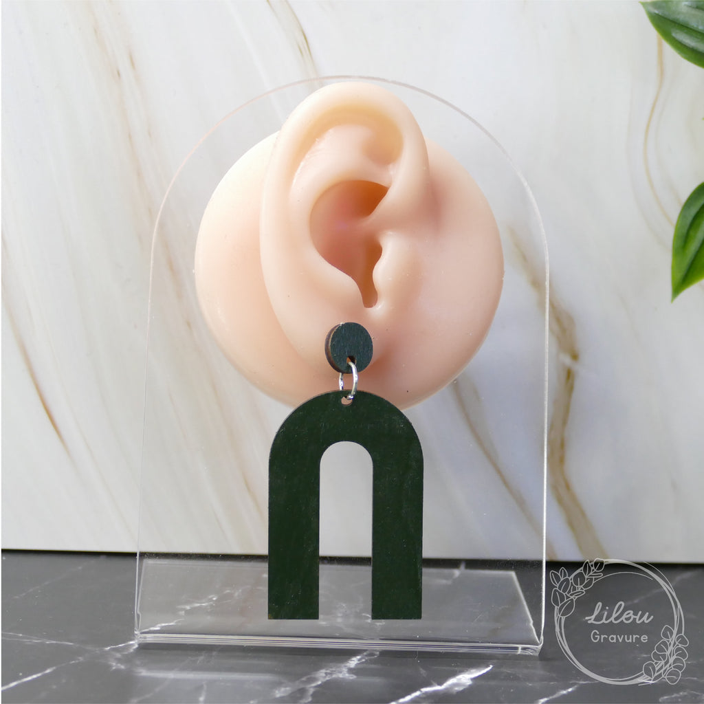 boucle d’oreille pendante en bois peint kaki – forme géométrique – artisanat fait main