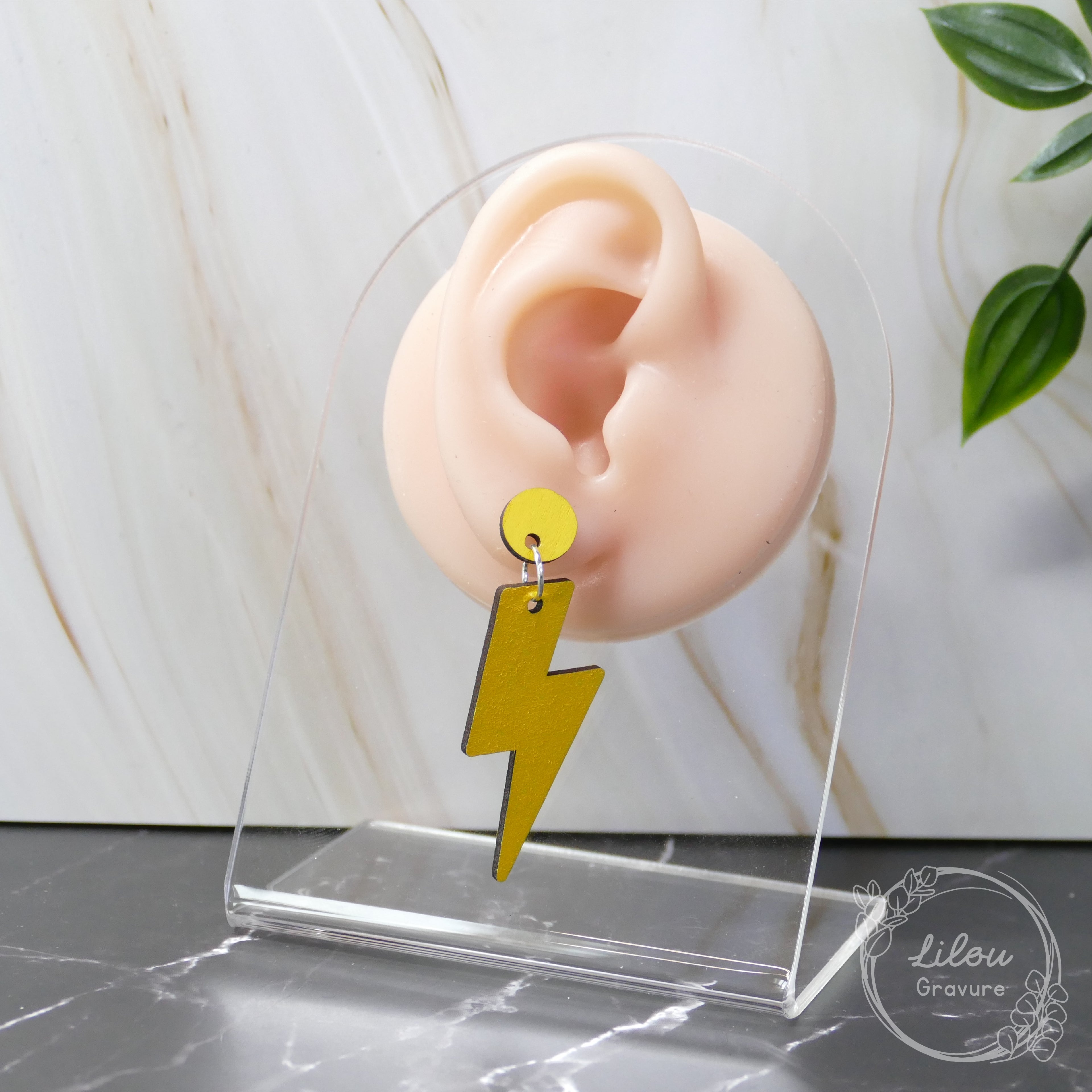 boucle d’oreille pendante éclair jaune – bois peint – fait main