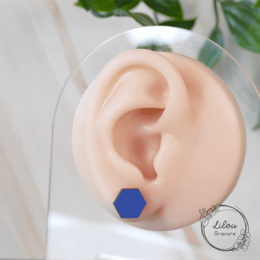 Boucles d’oreilles hexagonales en bois peint, modèle Soline taille S, fabrication artisanale