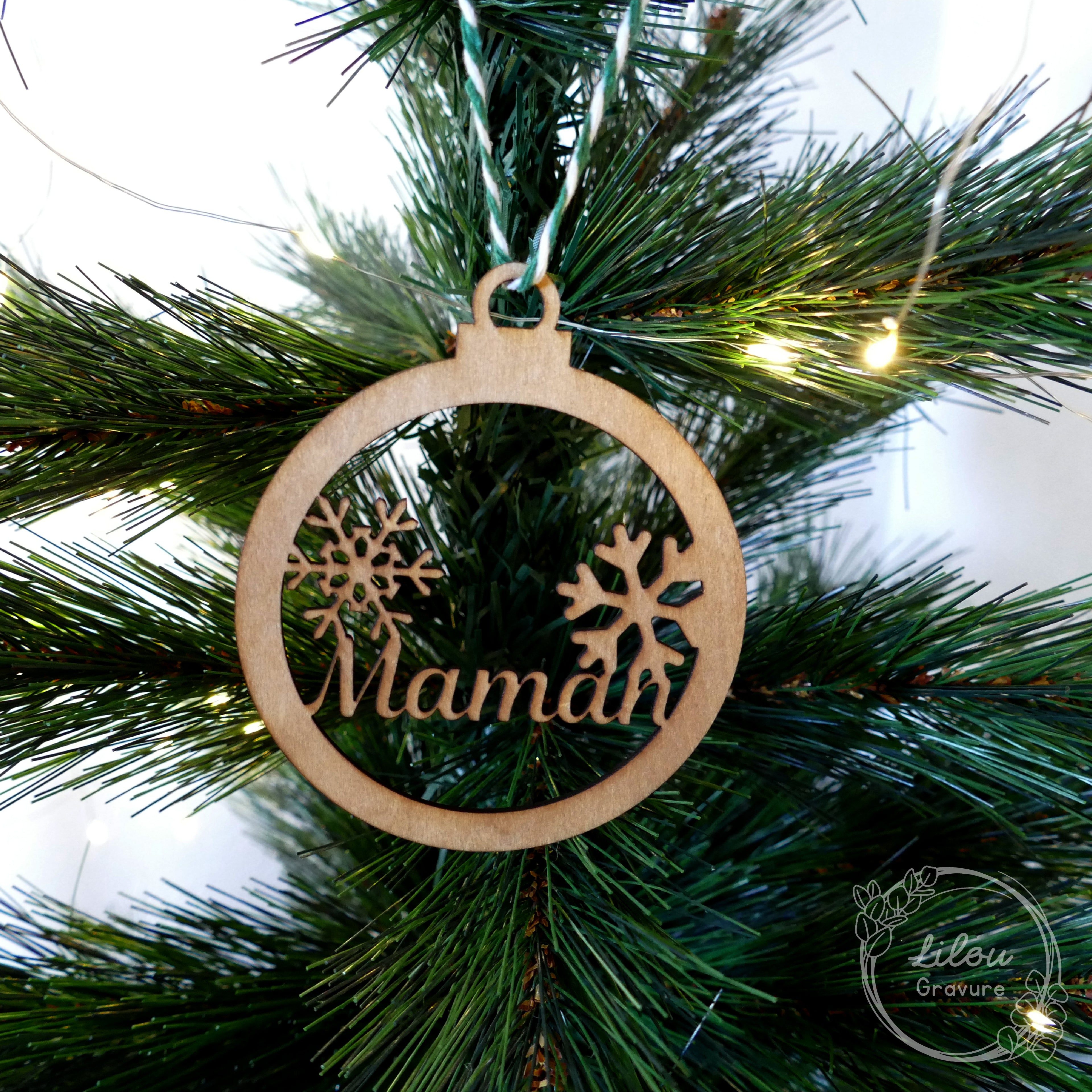 Boule de Noël personnalisée Maman – bois gravé fait main