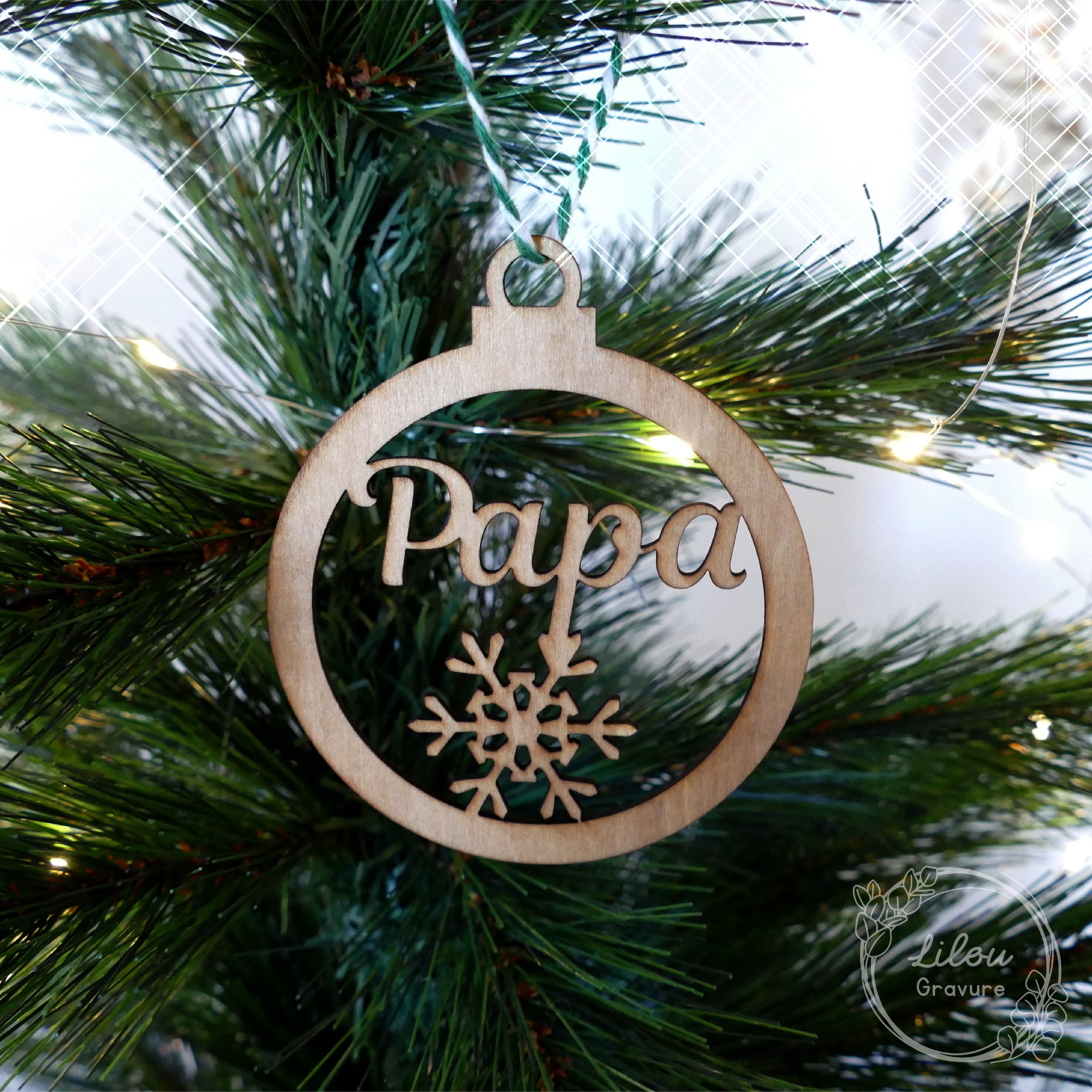 Boule de Noël en bois Papa – artisanat et découpe laser