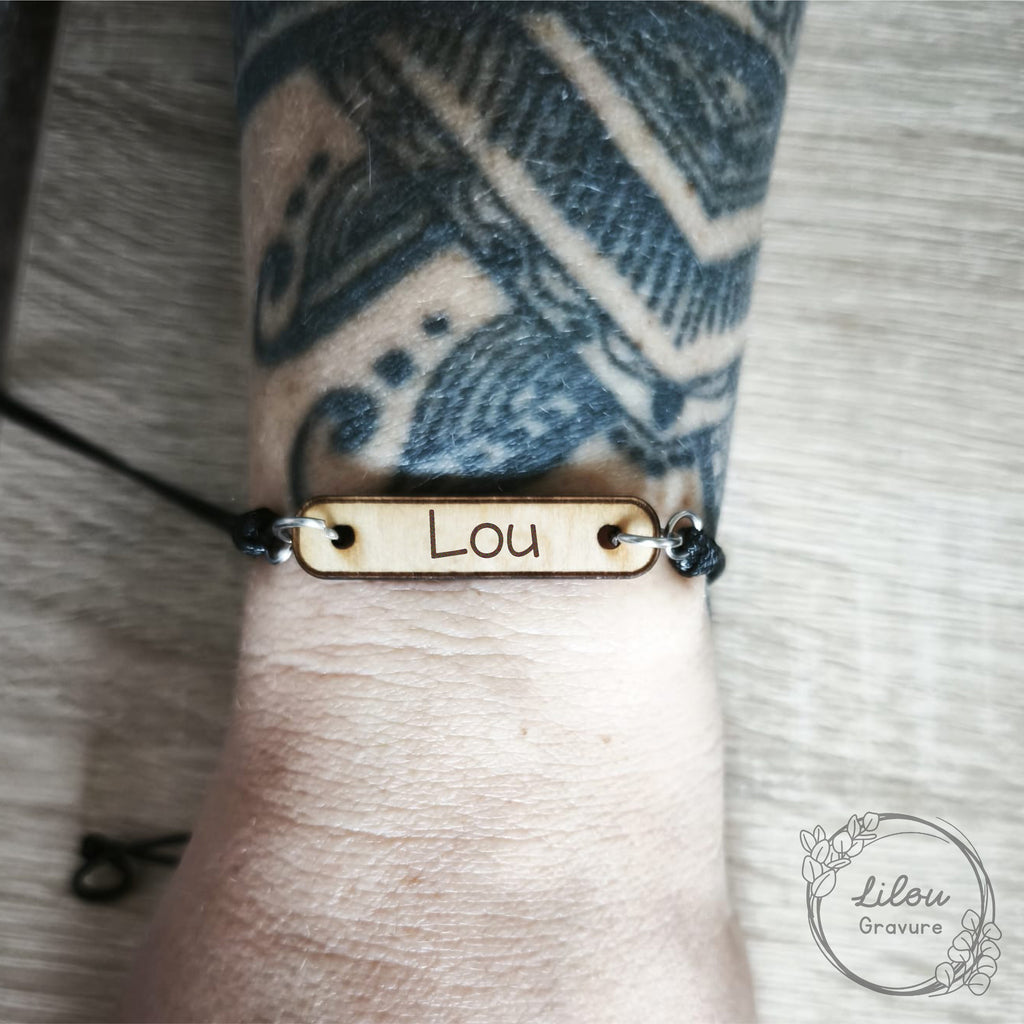 bracelet personnalisable en bois gravé Lou – bijou minimaliste